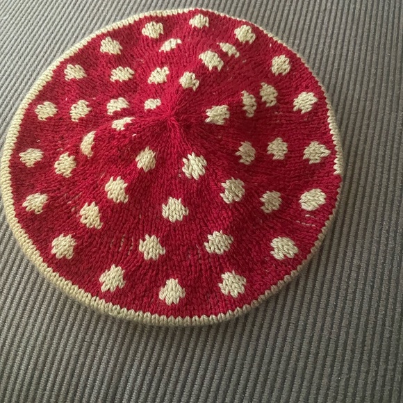 Hand made, red or green knitted mushroom hat. - Picture 4 of 7